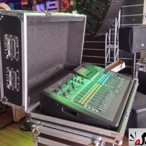 Mesa de som Behringer X32