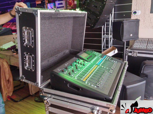 Mesa de som Behringer X32