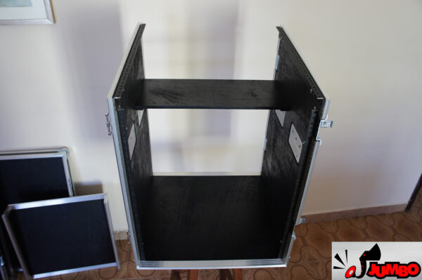 Rack 12U com mesa inclinada e ferragens de fixação - Image 3