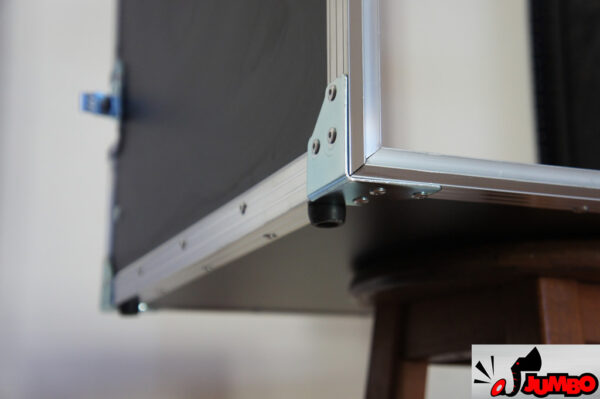 Rack 12U com mesa inclinada e ferragens de fixação - Image 9