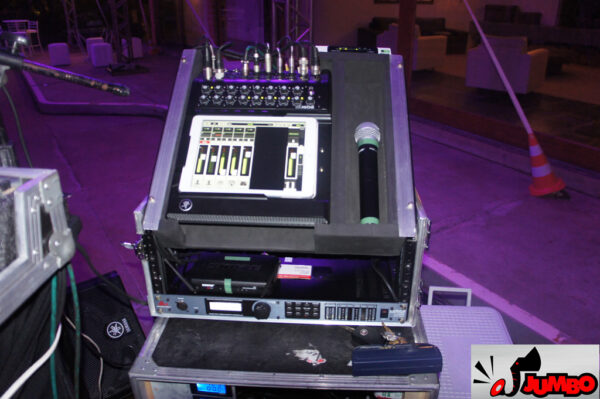 Rack 4U e mesa digital Mackie 1608