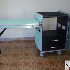 Rack 8U com mesa lateral e gavetas