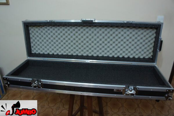 Teclado Korg Krome-73 com rodas