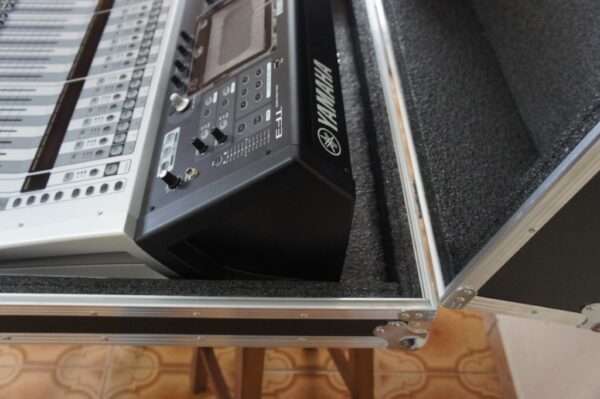 Mesa de som Yamaha TF3 - Image 2