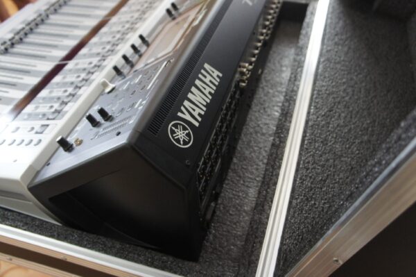 Mesa de som Yamaha TF3 - Image 3