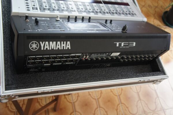 Mesa de som Yamaha TF3 - Image 4
