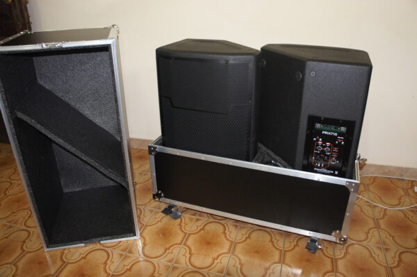 Caixas acústicas JBL PRX715