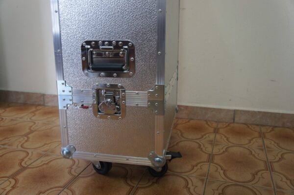 Equipamento de análise elétrica em Stucco - Image 2