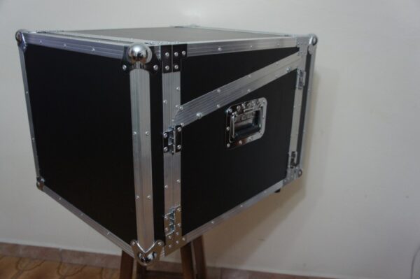 Rack para 8 microfones e mesa Yamaha MG12XU