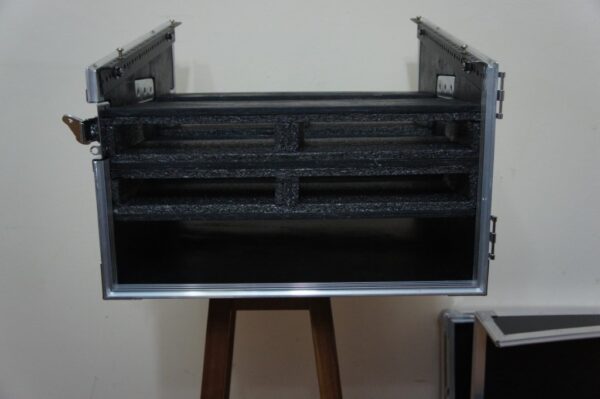 Rack para 8 microfones e mesa Yamaha MG12XU - Image 5