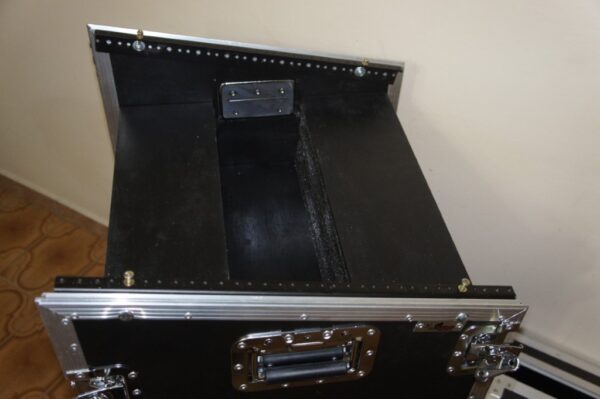 Rack para 8 microfones e mesa Yamaha MG12XU - Image 2