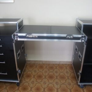 Rack especial para rádio com tampa que vira mesa central e gaveteiro