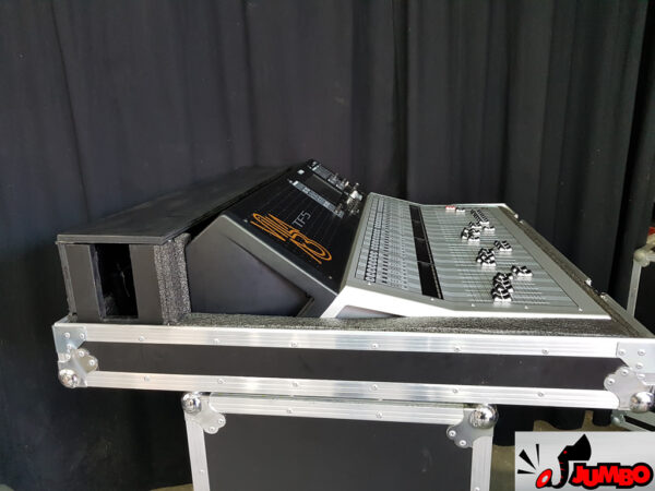 Mesa de som Yamaha TF5 com cable box - Image 3