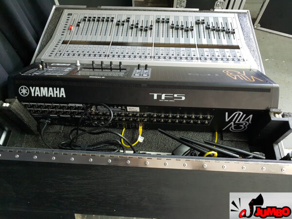 Mesa de som Yamaha TF5 com cable box - Image 2