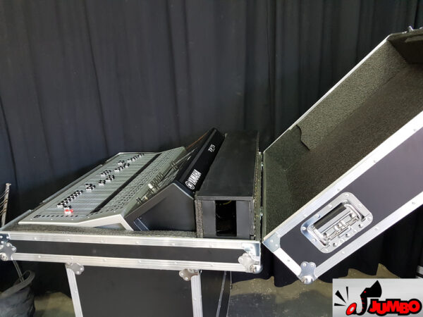 Mesa de som Yamaha TF5 com cable box - Image 10