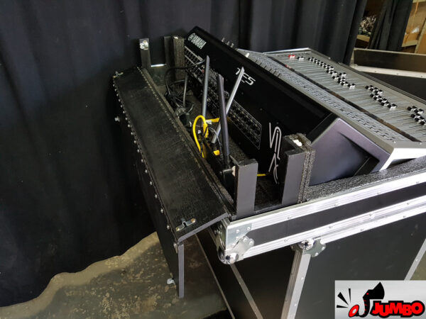 Mesa de som Yamaha TF5 com cable box - Image 7