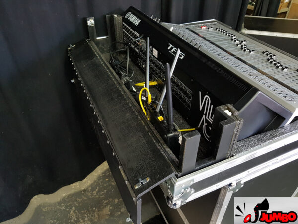 Mesa de som Yamaha TF5 com cable box - Image 6