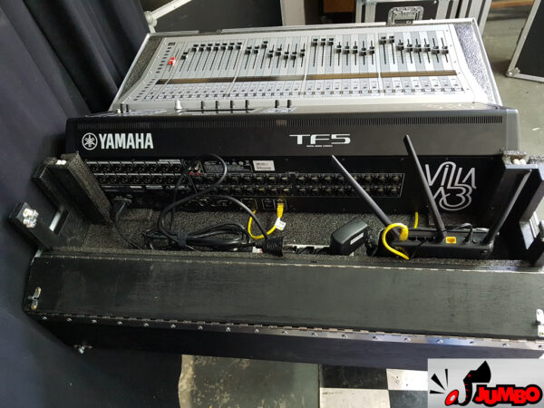 Mesa de som Yamaha TF5 com cable box - Image 5