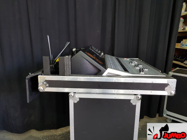 Mesa de som Yamaha TF5 com cable box - Image 4