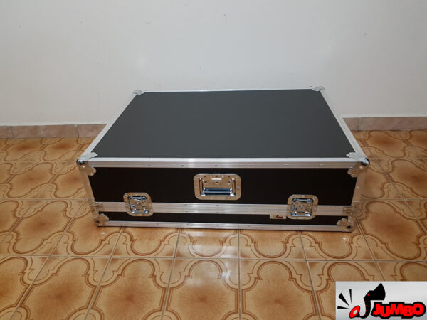 Mesa Behringer X32 com Cable Box e ventilação - Image 19