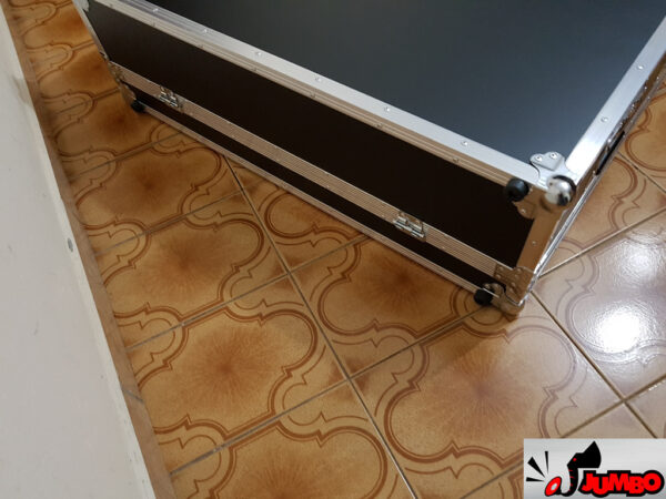 Mesa Behringer X32 com Cable Box e ventilação - Image 16