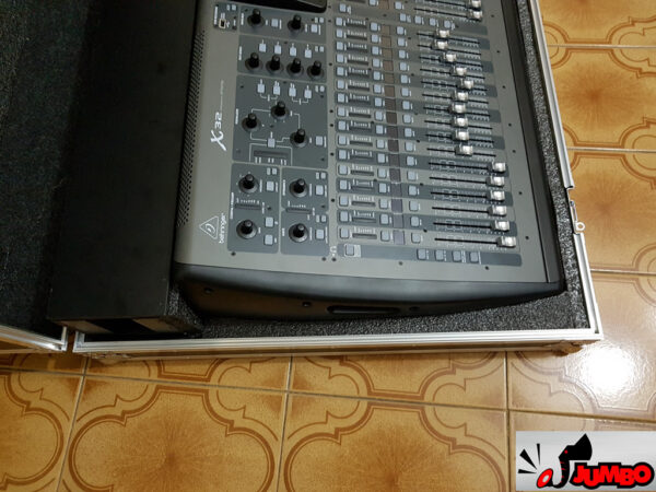 Mesa Behringer X32 com Cable Box e ventilação - Image 14