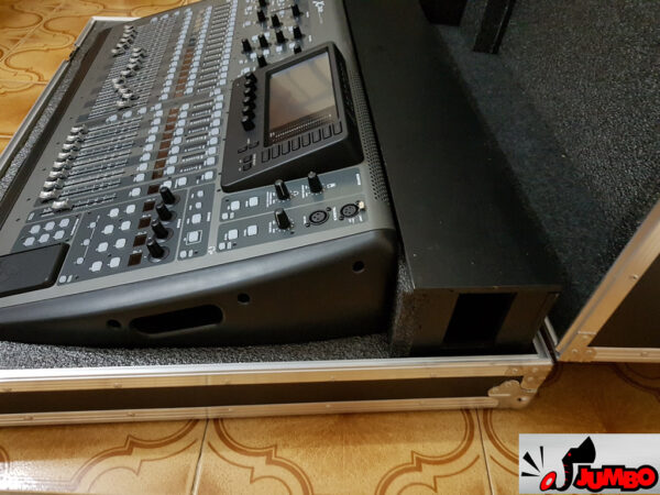 Mesa Behringer X32 com Cable Box e ventilação - Image 12