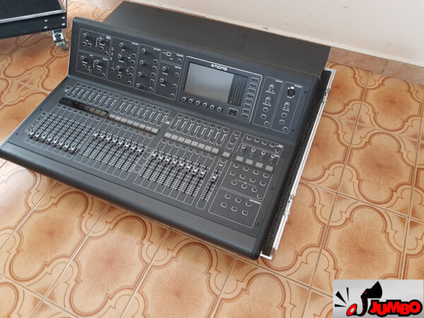 Console Midas M32 com cable box