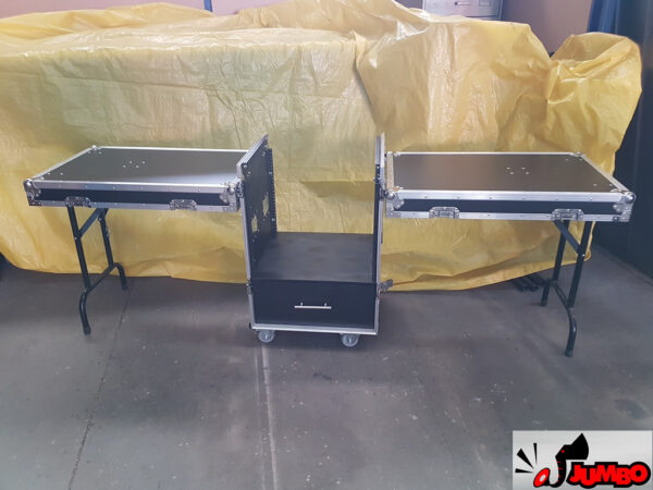 Rack com 2 tampas laterais e mesa de som inclinável com catraca
