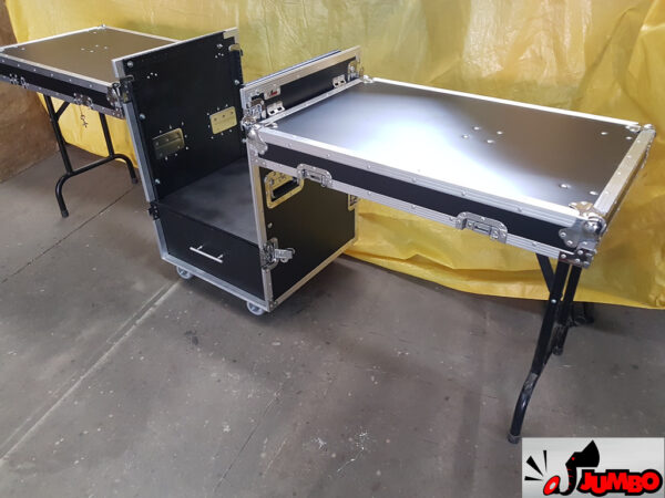 Rack com 2 tampas laterais e mesa de som inclinável com catraca - Image 15