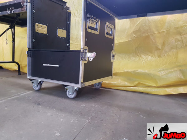 Rack com 2 tampas laterais e mesa de som inclinável com catraca - Image 13