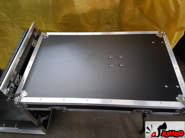 Rack com 2 tampas laterais e mesa de som inclinável com catraca - Image 8