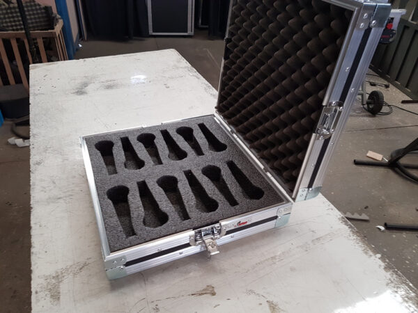 Maleta para 12 microfones padrão Shure SM58