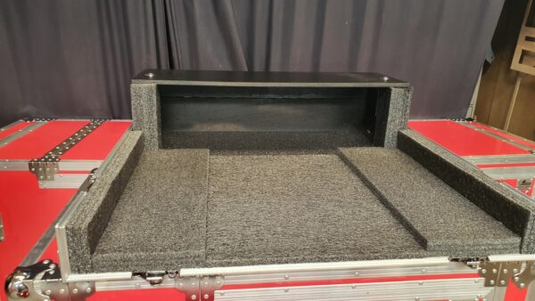 Mesa de som Allen-Heath Avantis com cable box - Image 12