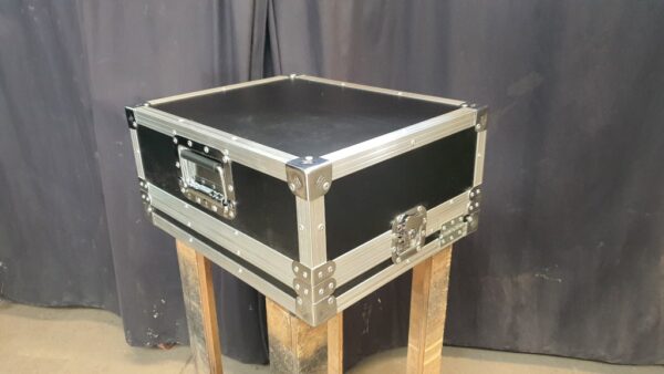 Pedalboard Supreme com acesso aos conectores laterais