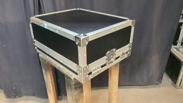 Pedalboard Supreme com acesso aos conectores laterais - Image 2